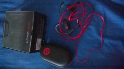 Casque intra auriculaire Powerbeats2 neuf. 