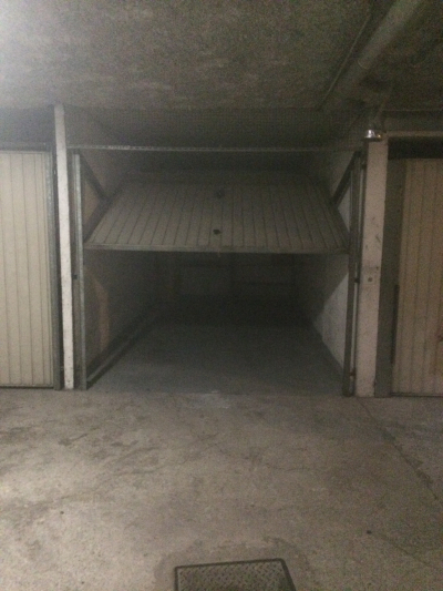 GARAGE FERMÉ