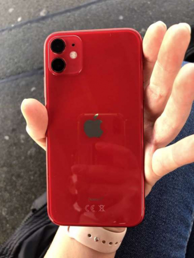 Iphone 11 64 gb rouge bon prix disponible immediatement