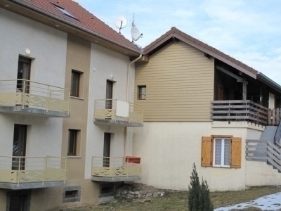 LA BRESSE (Hautes-Vosges)-APT F2 de 45 m2 au 1er étage, avec cuisine équipée, balcon, cave et parking
