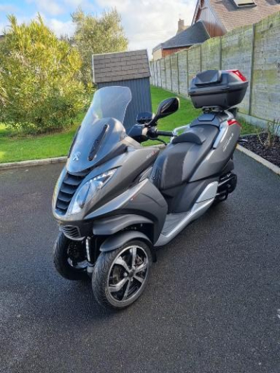 vends scooter peugeot métropolis 3 roues  400cm3