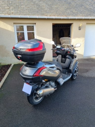 vends scooter peugeot métropolis 3 roues  400cm3